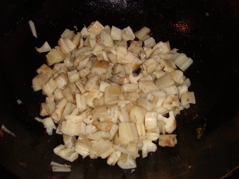 Steps for Sour Pickled Vegetable Stir-Fried Lotus Root