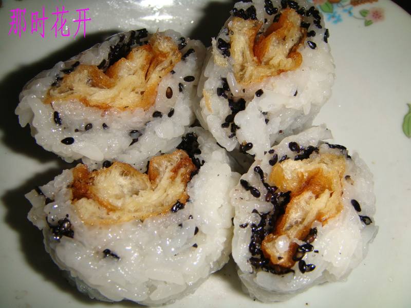 Chinese Snack - Glutinous Rice Roll with Fried Dough Stick