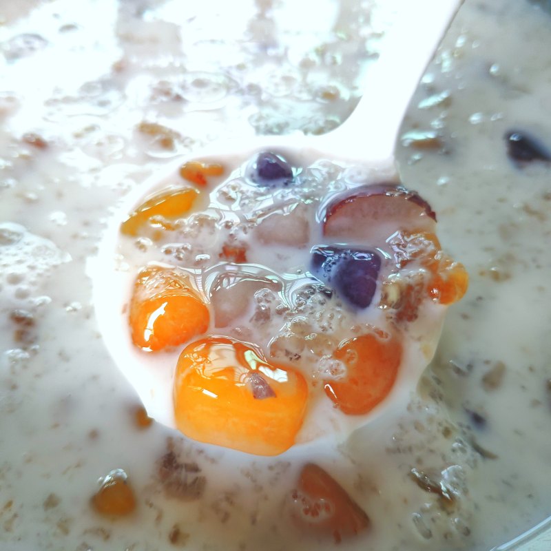 Peach Gum Taro Milk Soup