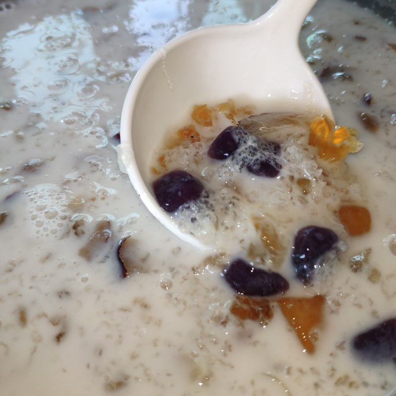 Peach Gum Taro Milk Soup