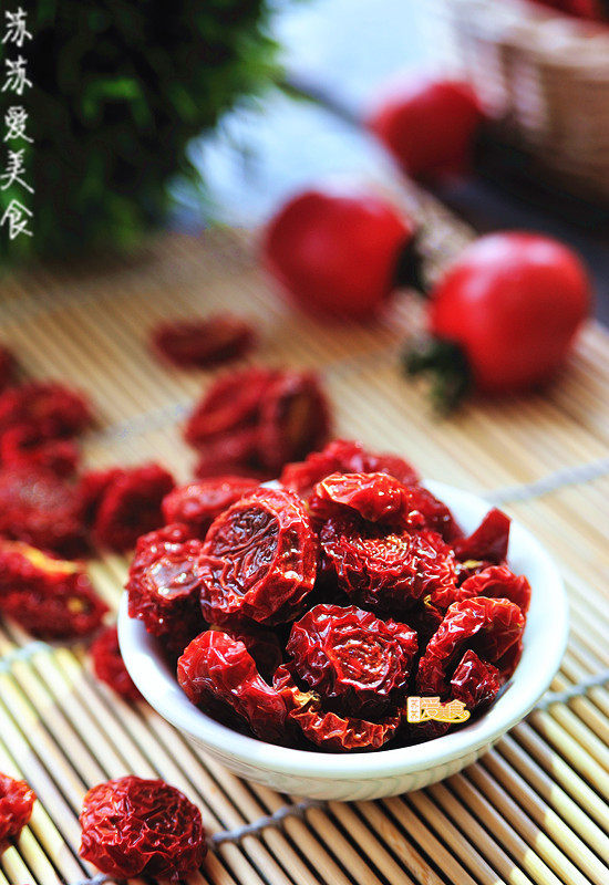 Low-fat Snack for Spring Weight Loss and Beauty - Homemade Sweet and Sour Crunchy Dried Cherry Tomatoes