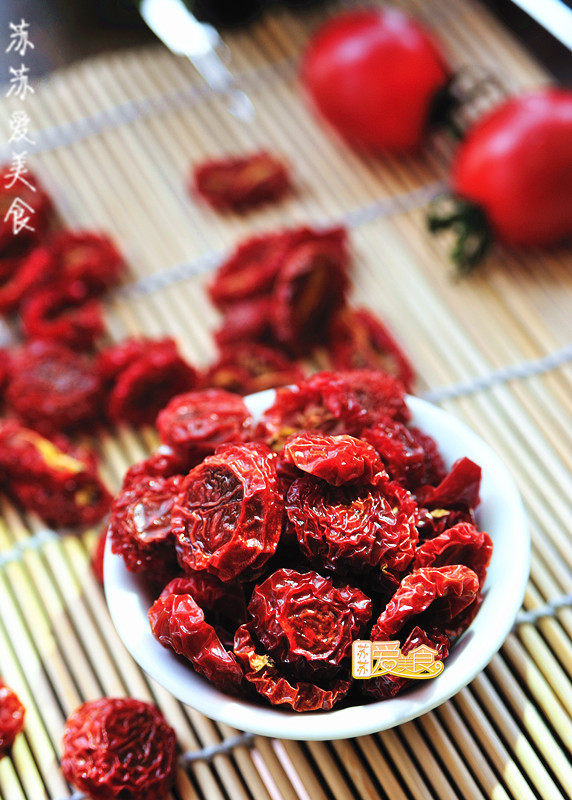 Low-fat Snack for Spring Weight Loss and Beauty - Homemade Sweet and Sour Crunchy Dried Cherry Tomatoes