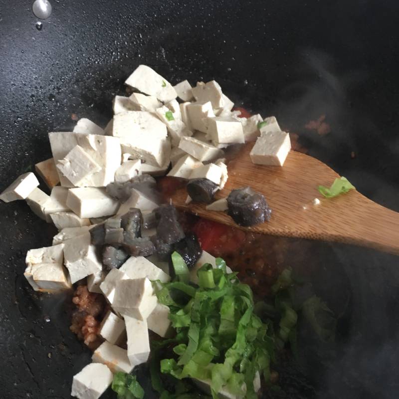 Steps for Making Minced Meat Sea Cucumber and Vegetable Stewed Tofu