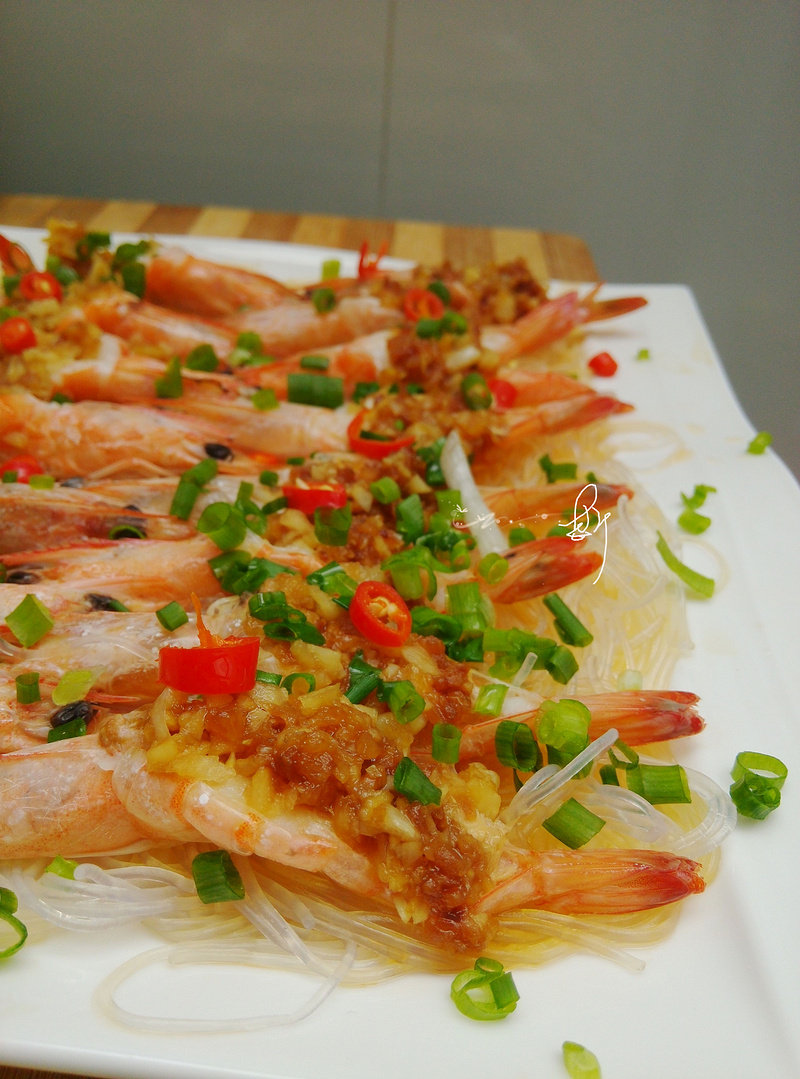 Steamed Garlic Vermicelli with Split-Back Shrimp