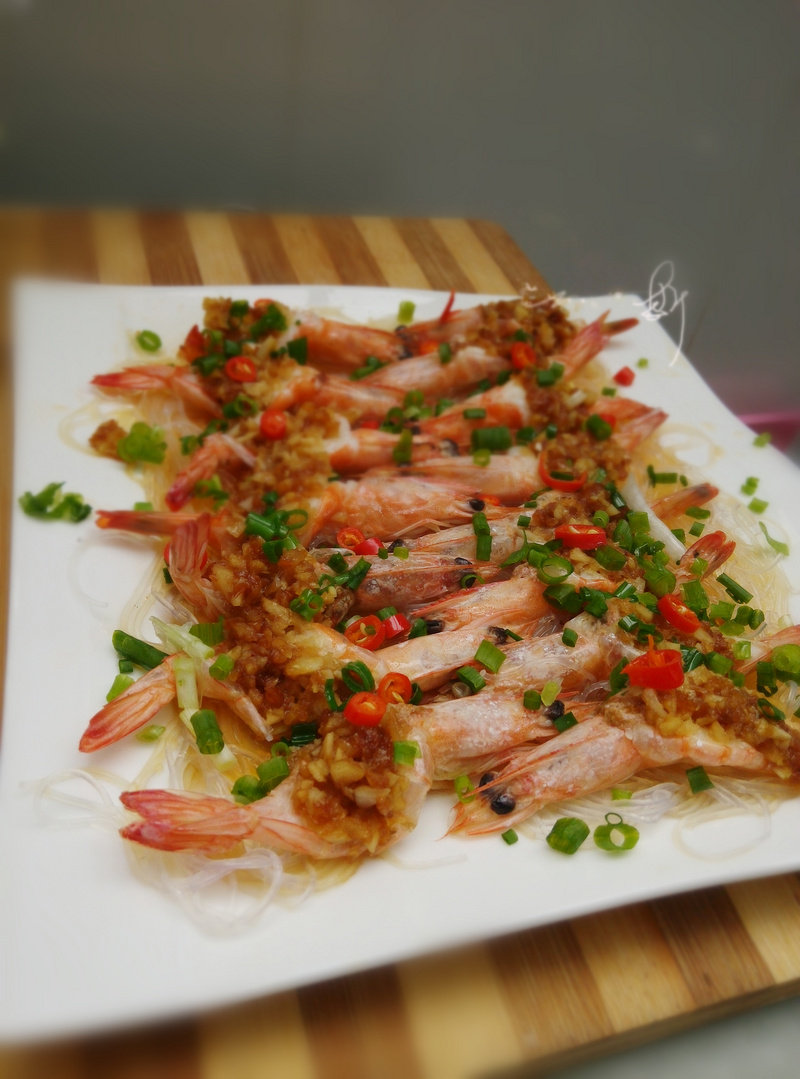 Steamed Garlic Vermicelli with Split-Back Shrimp