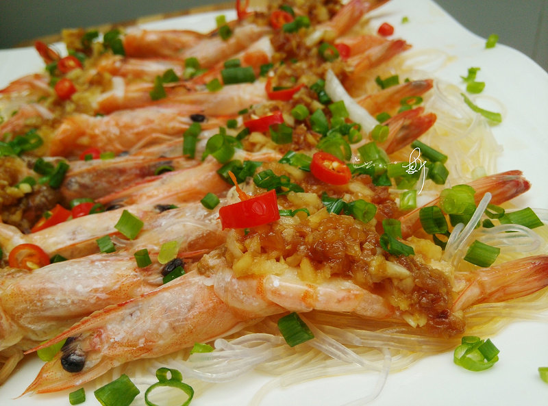 Steamed Garlic Vermicelli with Split-Back Shrimp