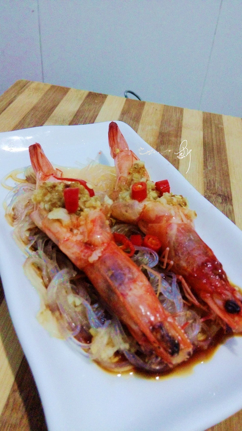 Steamed Garlic Vermicelli with Split-Back Shrimp