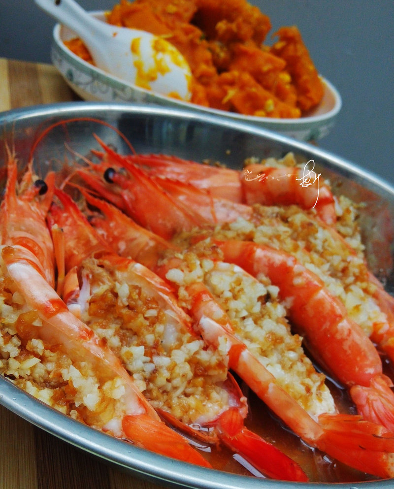 Steamed Garlic Vermicelli with Split-Back Shrimp