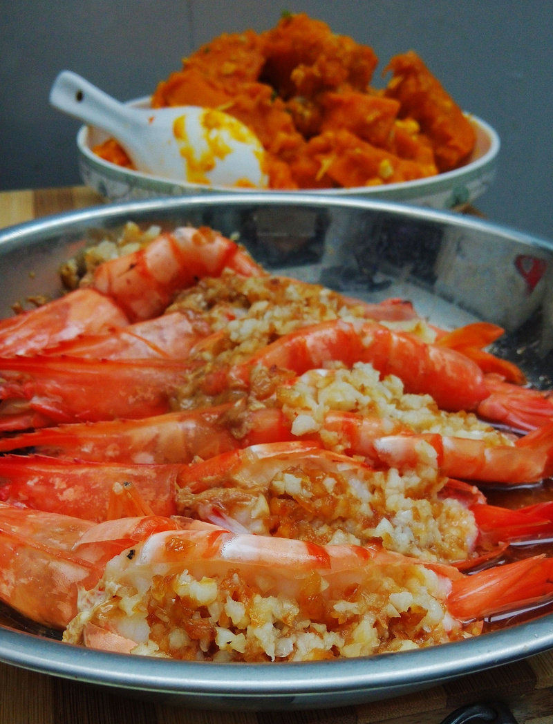 Steamed Garlic Vermicelli with Split-Back Shrimp