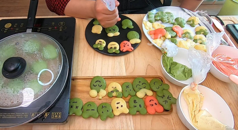 Cute Emoji Pancakes, Healthy Snack, Great for Breakfast, Nutritious and Delicious. Cooking Steps