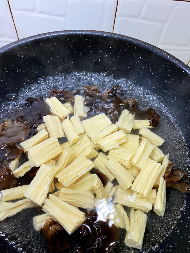 Steps for Cooking Braised Bean Curd with Pork