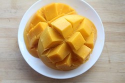 Steps for Making Mango Snowy Black Glutinous Rice