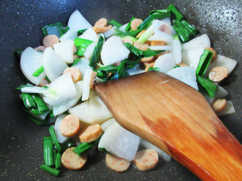 Steps to Cook Sweet and Sour Stir-Fried Radish