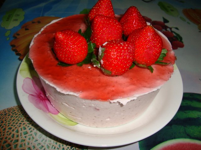 Steps to Make Milk Strawberry Mousse