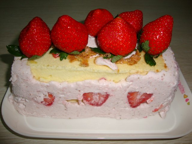 Steps to Make Milk Strawberry Mousse