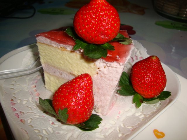 Steps to Make Milk Strawberry Mousse