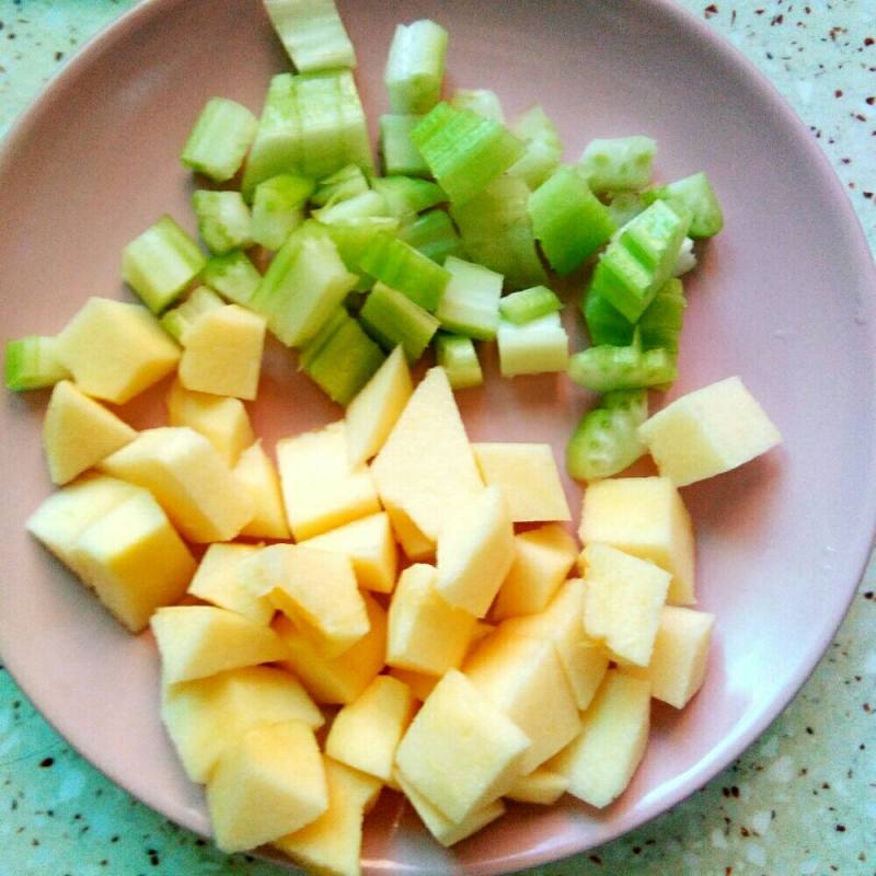 Steps for Making Celery Apple Juice