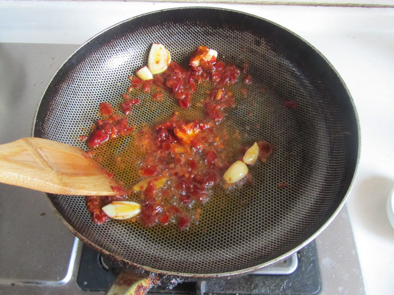 Steps for Cooking Leek, Duck Blood and Konjac Noodles