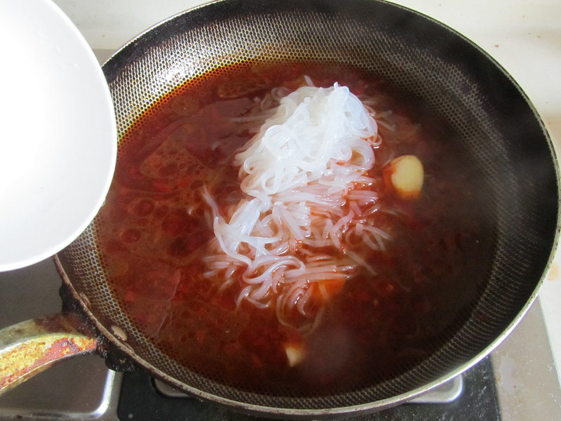 Steps for Cooking Leek, Duck Blood and Konjac Noodles