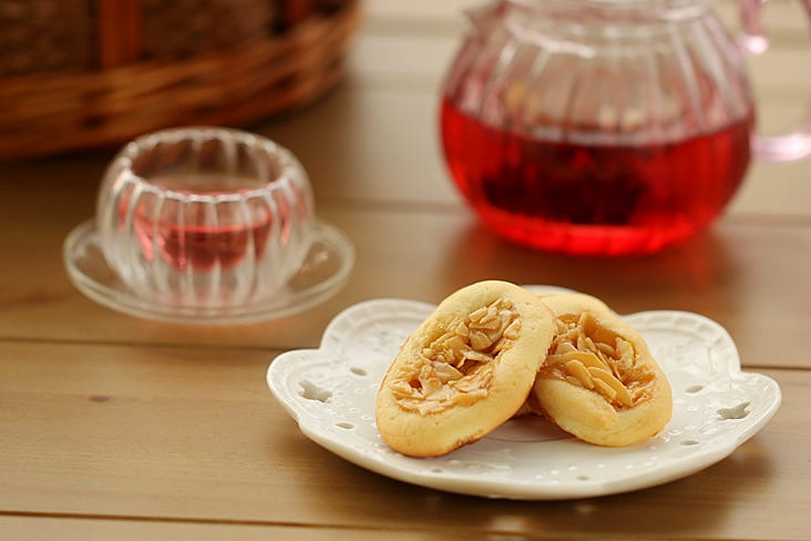 Steps for making Roman Shield Cookies