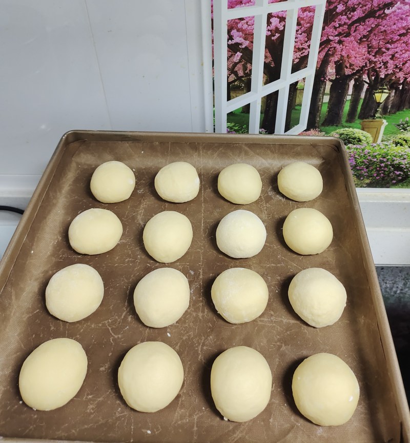 Steps for Making Xuefu Small Bread