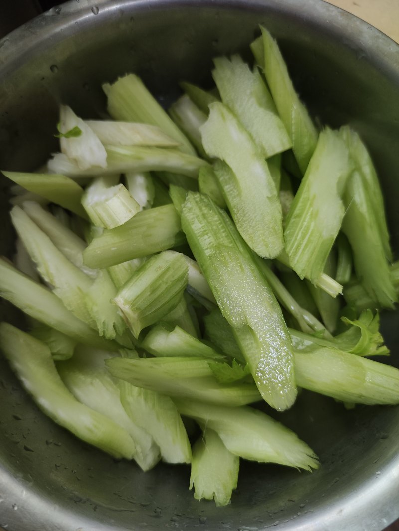 Step-by-Step Guide to Cooking Celery and Lily Bulb Stir-Fry