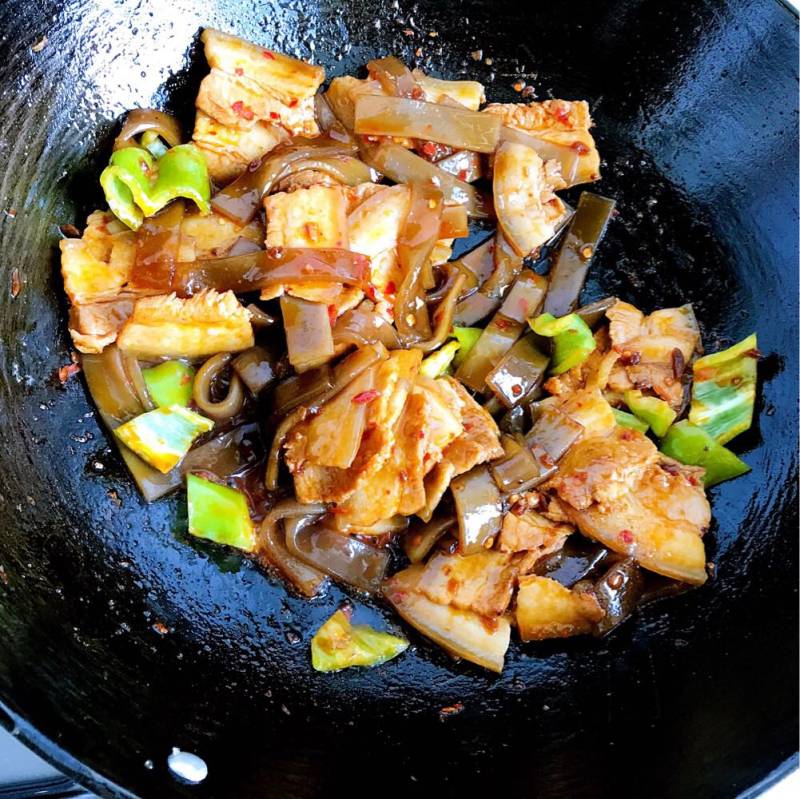 Steps to Cook Stir-Fried Sweet Potato Skin with Pork Belly