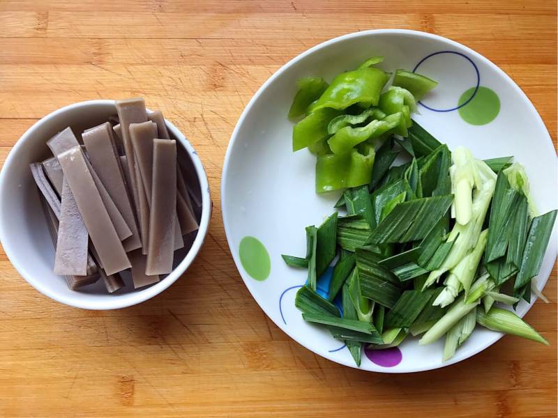 Steps to Cook Stir-Fried Sweet Potato Skin with Pork Belly