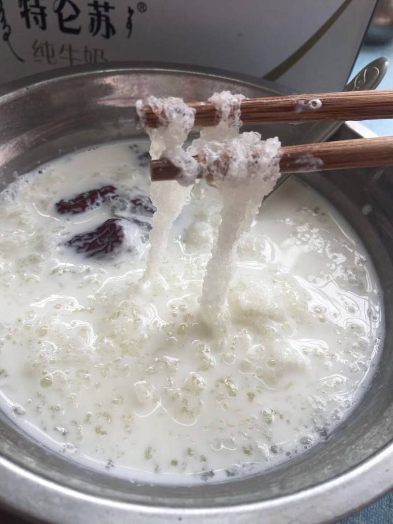 Steamed Bird's Nest with Red Dates and Milk