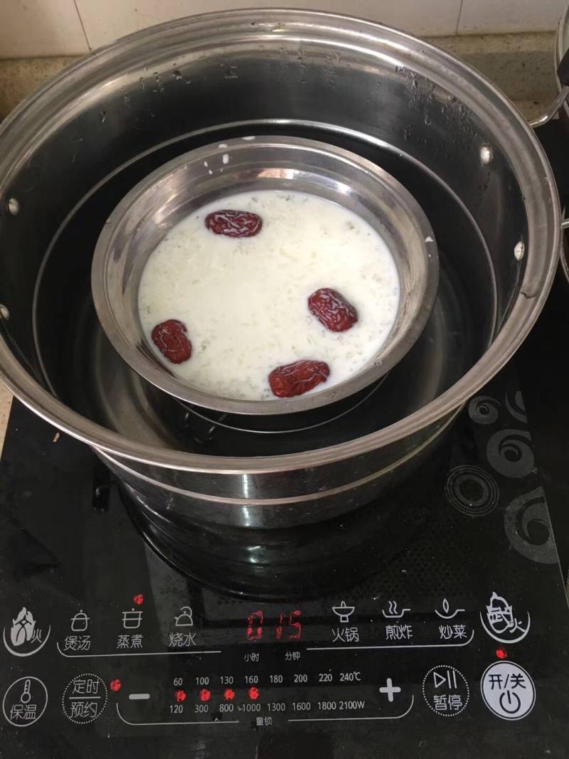 Detailed Steps for Cooking Steamed Bird's Nest with Red Dates and Milk