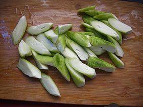 Step-by-Step Guide to Cooking Stir-Fried Loofah with Gluten