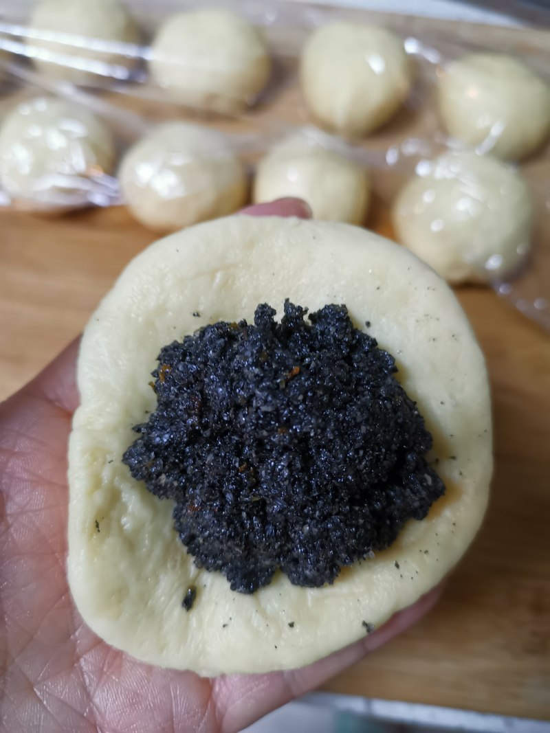 Steps for Making Coconut and Black Sesame Bread