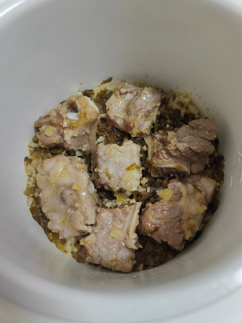 Detailed Steps for Braised Pork with Salted Vegetables and Rice