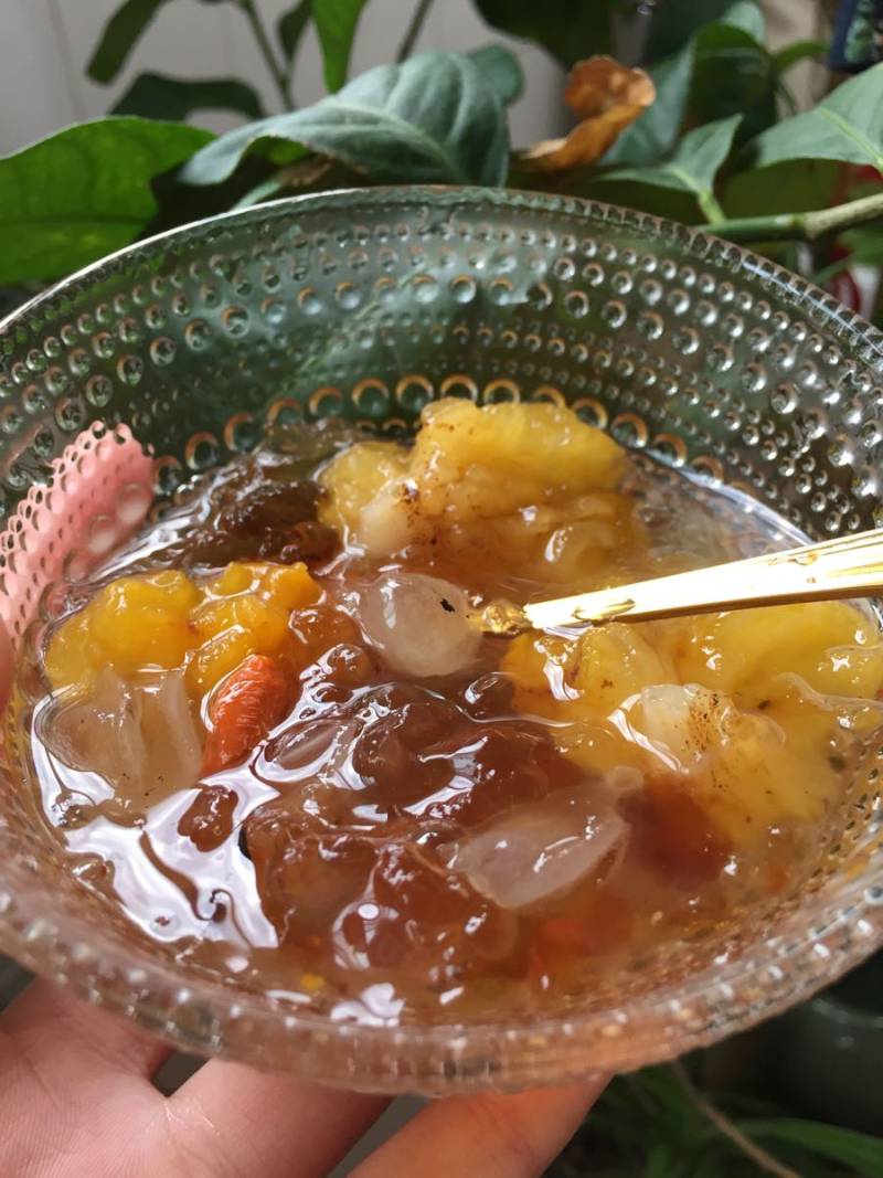 Steps for Cooking Peach Gum, Soapberry, and Tremella Porridge