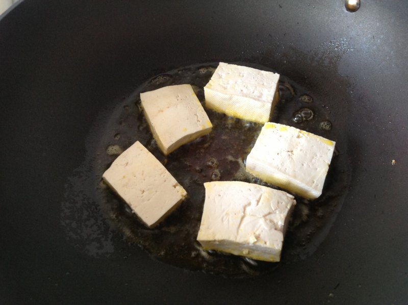 Steps for Cooking Fish-flavored Crispy Tofu