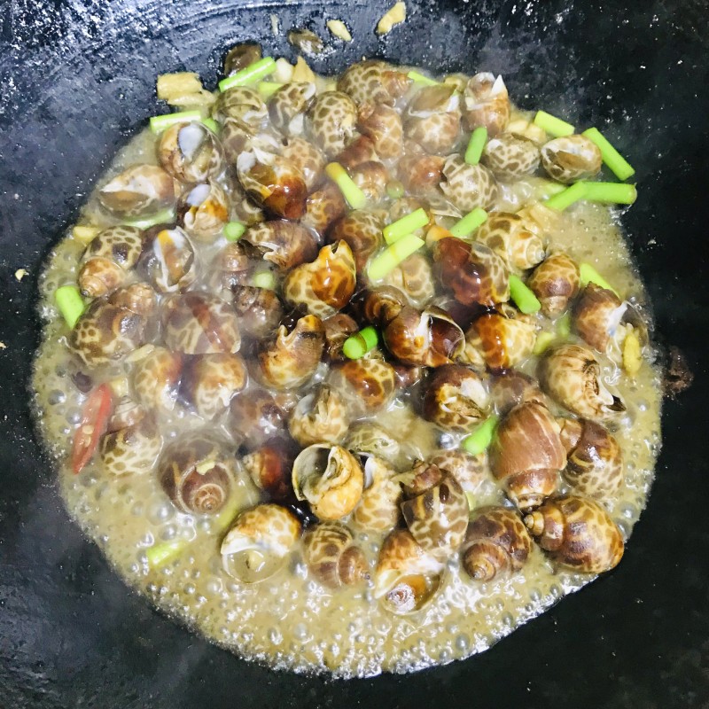 Steps for Stir-fried Whelk