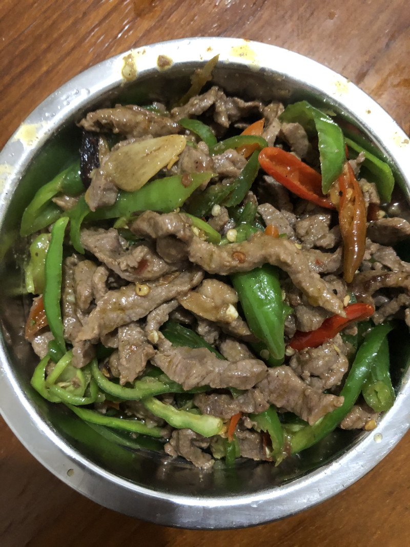 Steps for Cooking Green and Red Pepper Stir-Fried Beef