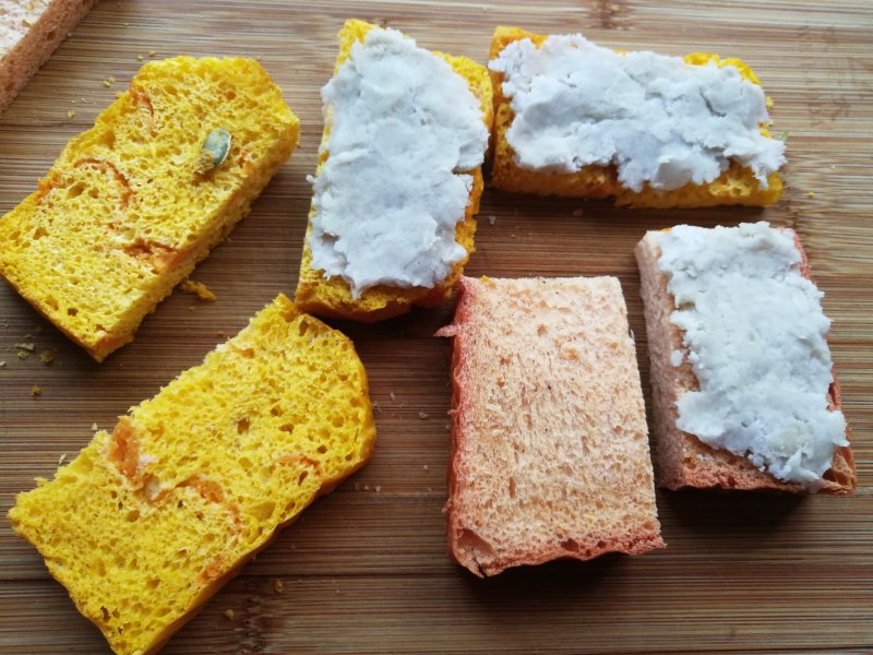 Step-by-Step Instructions for Making Taro Toast with Fried Egg