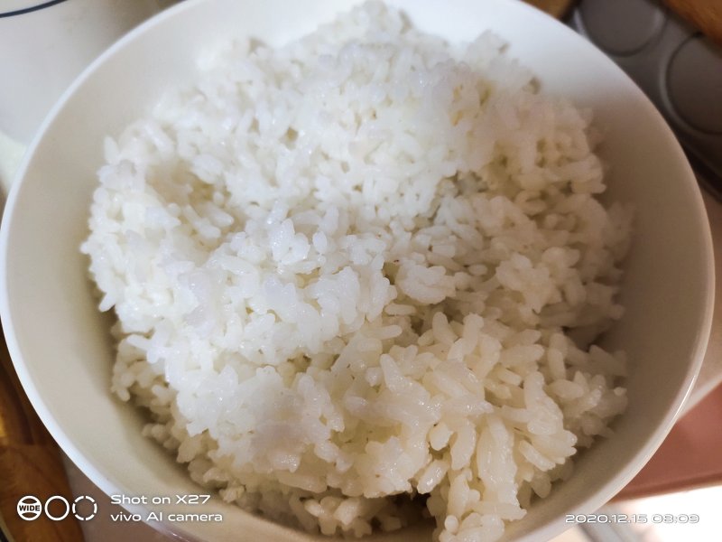 Steps for Making Fried Rice with Oil Tofu and Minced Meat