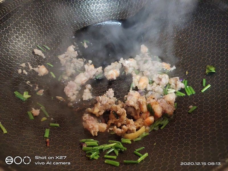 Steps for Making Fried Rice with Oil Tofu and Minced Meat