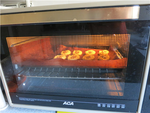 Steps for making Roman Shield Cookies