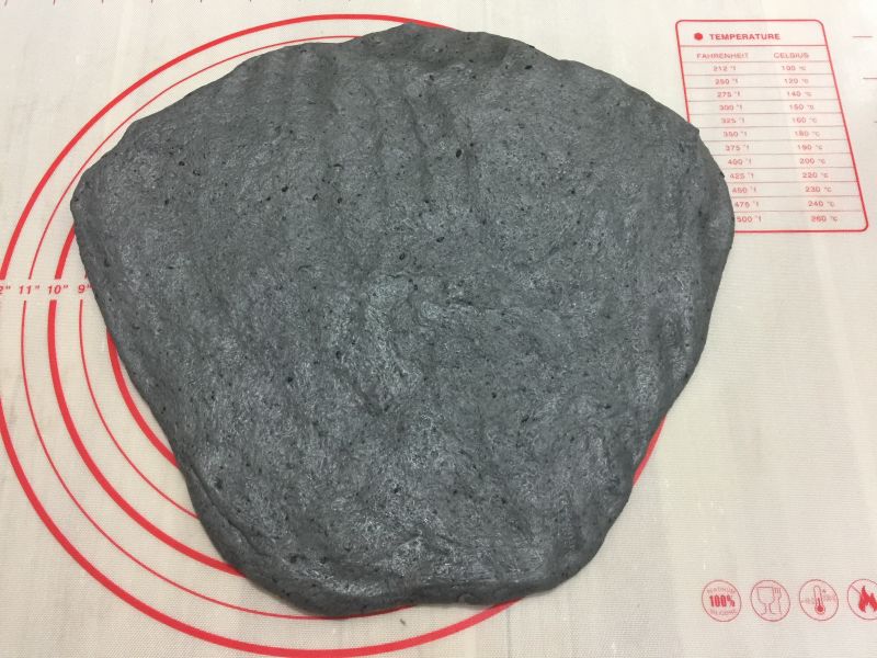 Steps for Making Black Sesame Nutritional European Bread