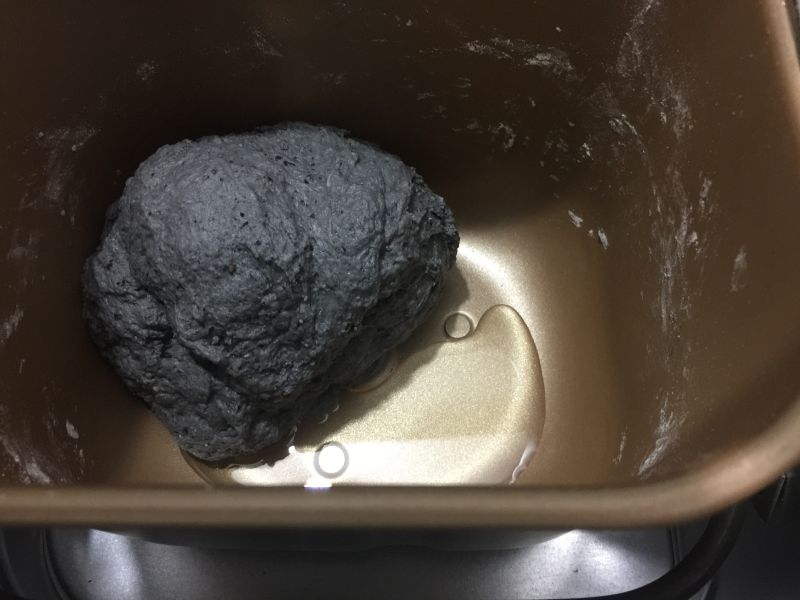 Steps for Making Black Sesame Nutritional European Bread