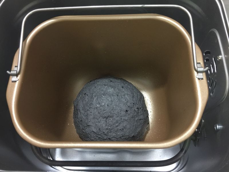 Steps for Making Black Sesame Nutritional European Bread