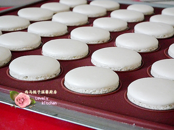 Steps for Making Budget Macarons - Flour Version