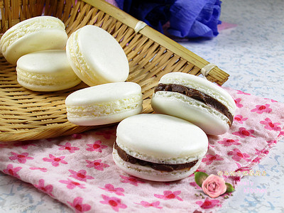 Steps for Making Budget Macarons - Flour Version