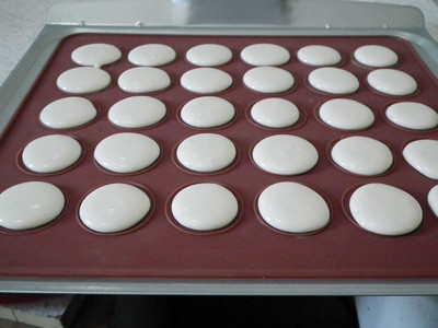 Steps for Making Budget Macarons - Flour Version