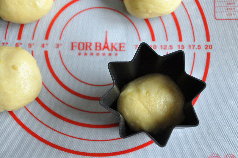 Pandoro - Christmas Golden Bread Making Steps