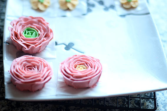 Steps for Making Korean-style Flower Crown Cake