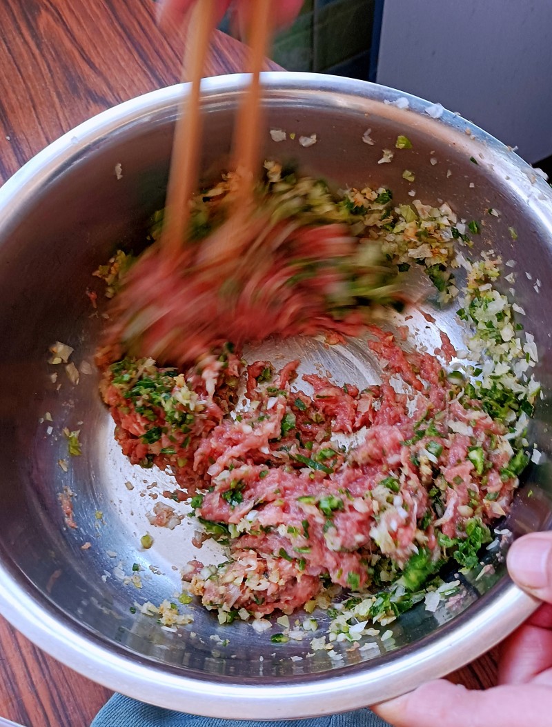 Steps for Making Lamb and Green Onion Dumplings